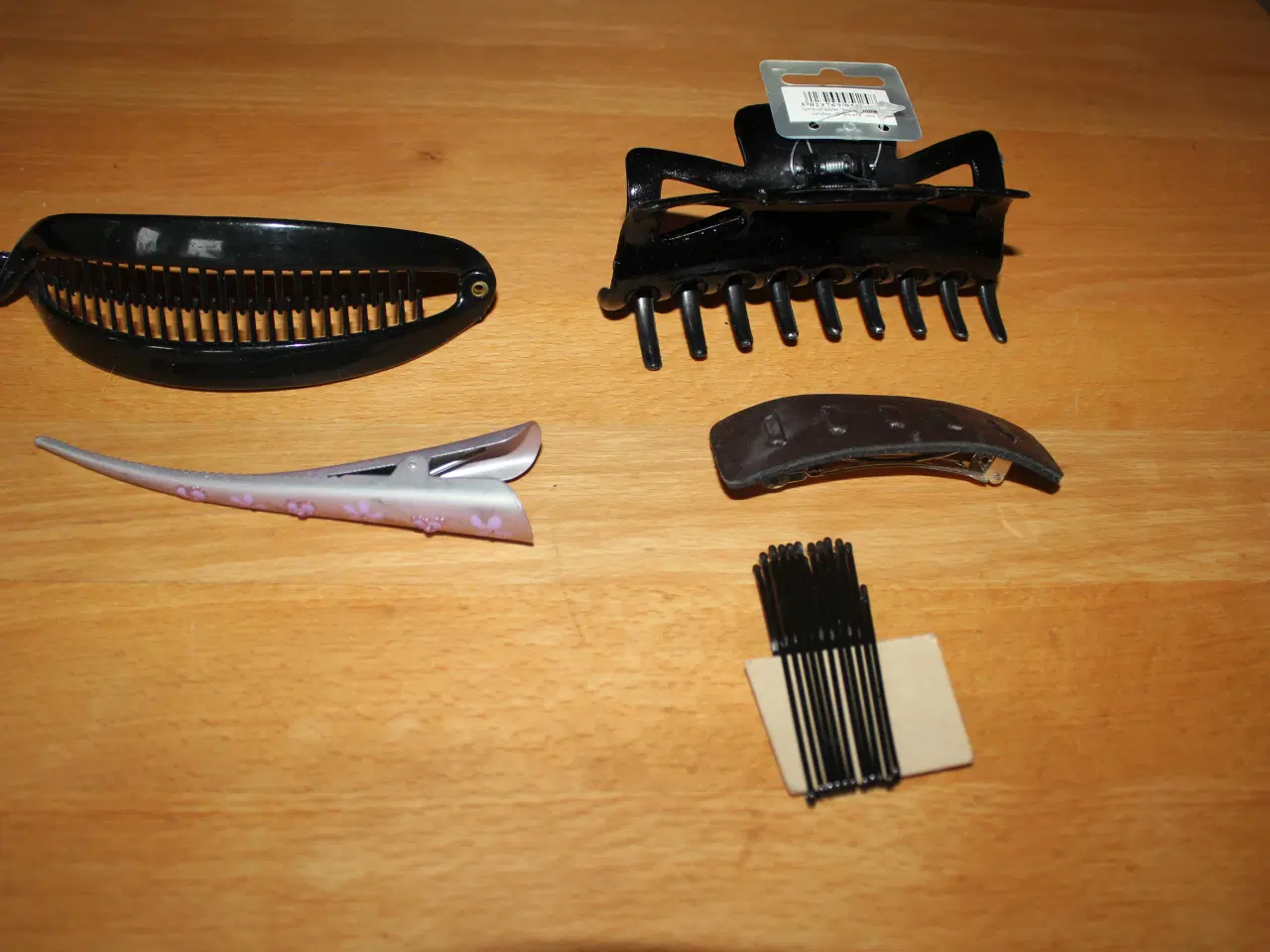 Billede 1 - 4 blandede hårspænder og hårnåle