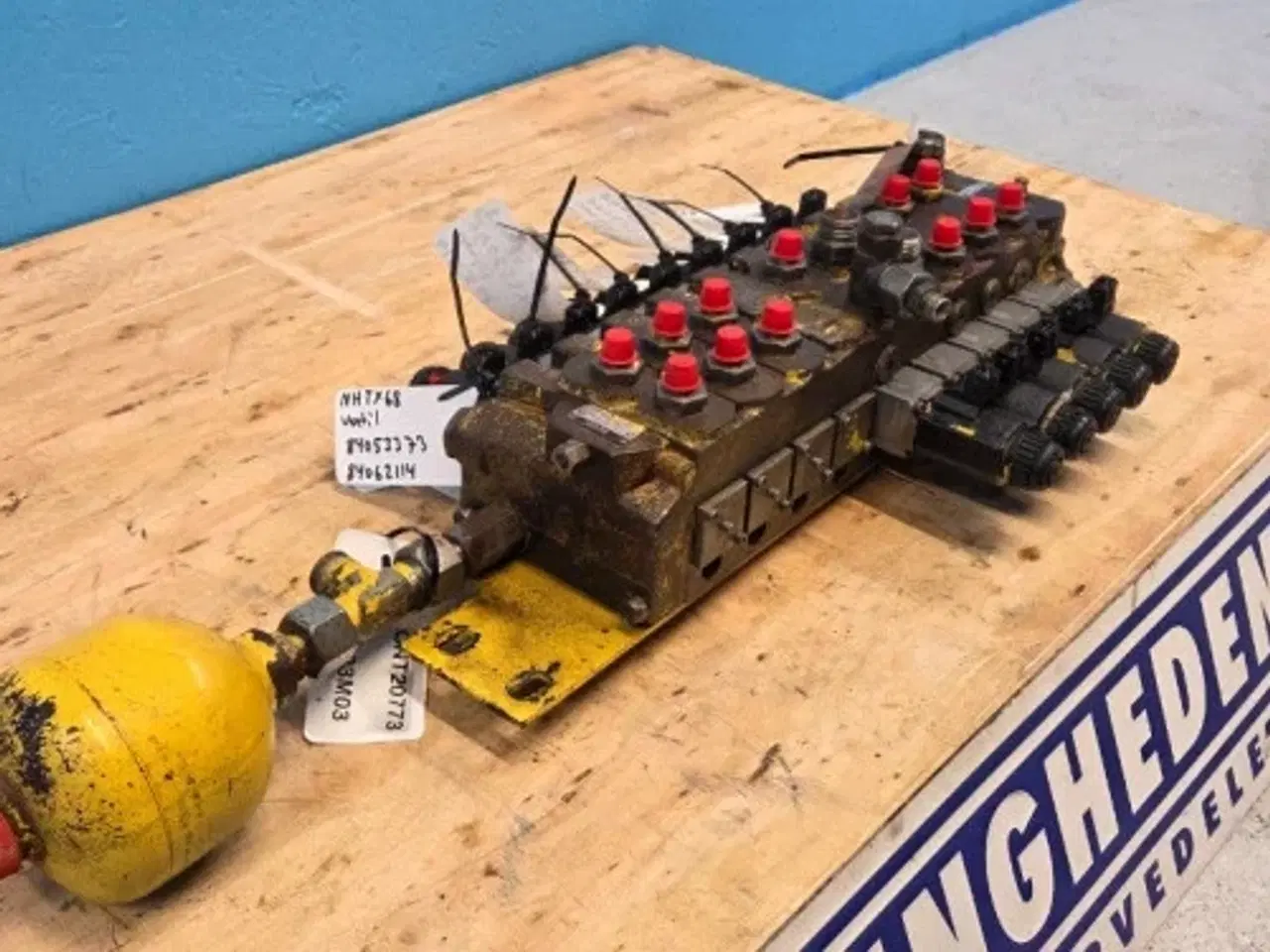 Billede 4 - New Holland TX68 Hydraulikventil 84023470