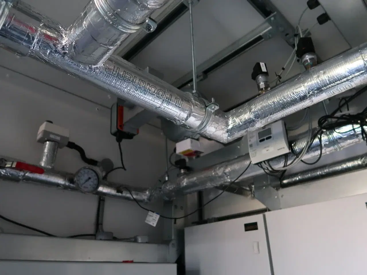 Billede 60 - 20 fods isolering container indrettet som testcenter af overskudsvarme (læs beskrivelse)