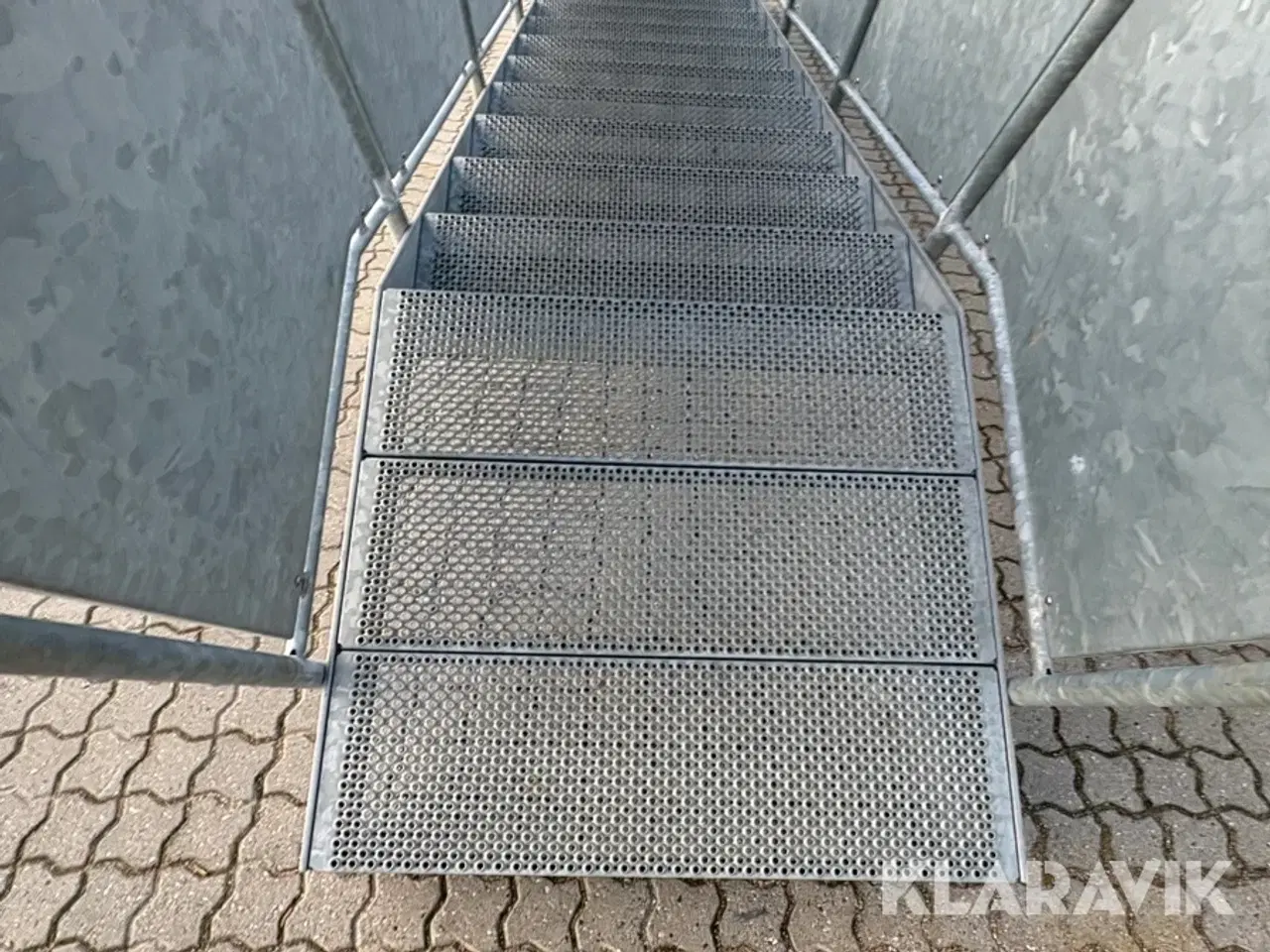 Billede 11 - Trappe med gelænder