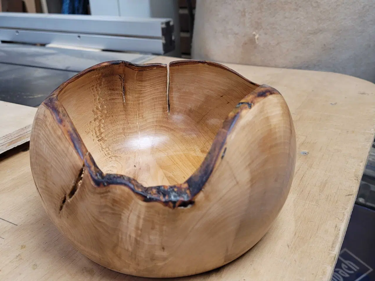 Billede 1 - Drejet skål af æbletræ 