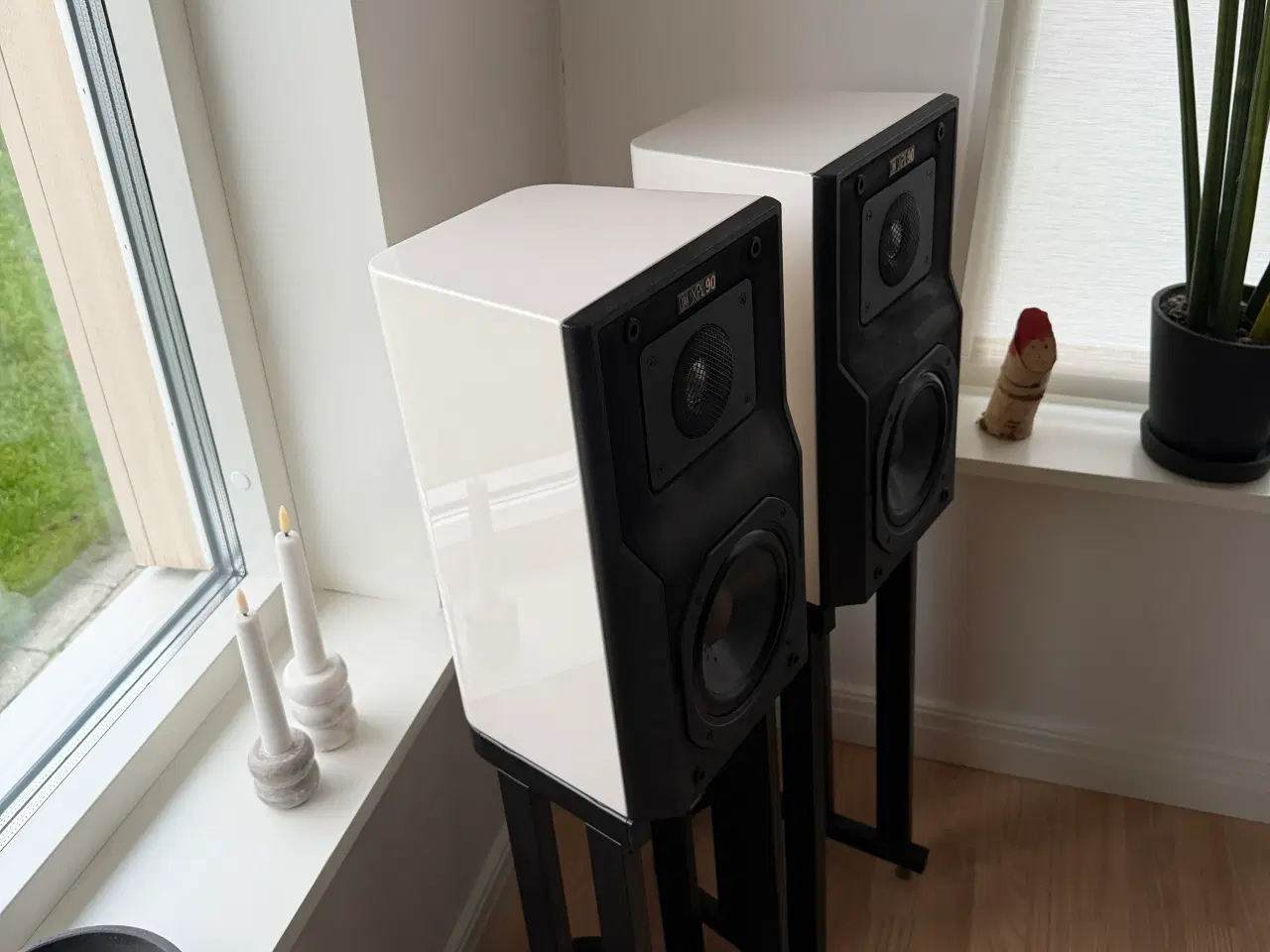 Billede 8 - JBL XL 90 Højttalere i hvid pianolak med standere