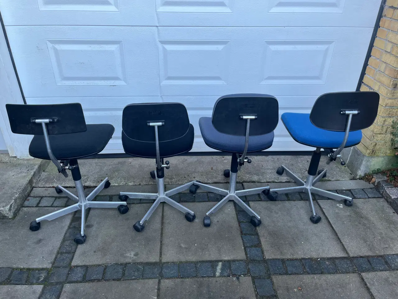 Billede 4 - Kevi kontorstol, med uld stof ,gas op/ned , 5 ben 