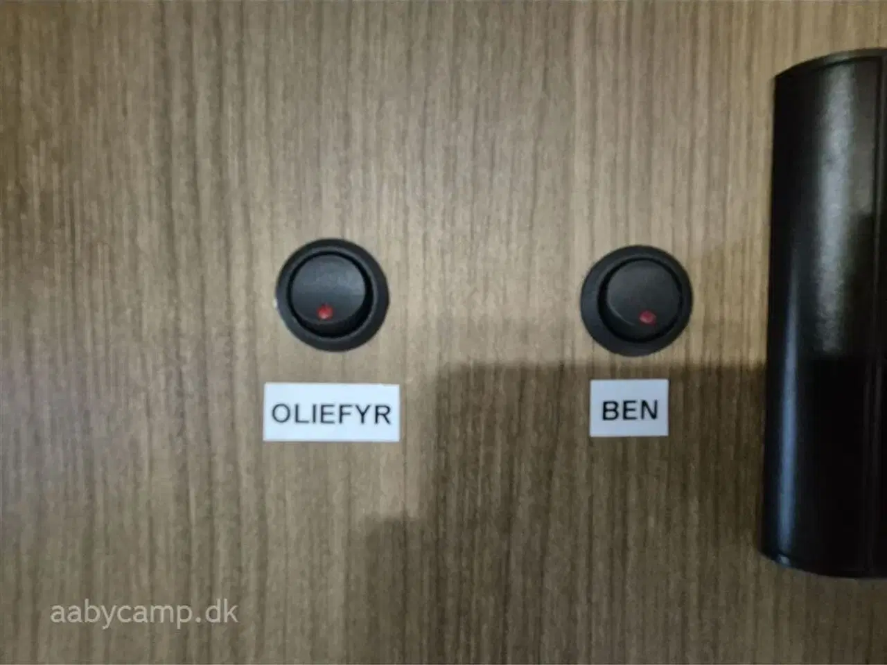 Billede 31 - 2024 - Benimar Amphitryon 967 Northautokapp   Nk.Pakke. Automatgear. solceller. 200Ah Lithium. 2000W inverter. luftundervogn på bagaksel. Hydrauliske støtteben. Alarm. Gasbageovn. Elektrisk tømning af frisk/spildevand. 3m vandfilter. tv samt internet antenne. Kan vejes op til 4400 kg.