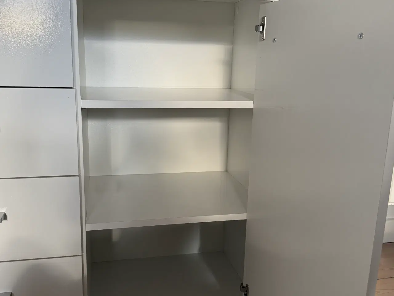 Billede 13 - Højglansskab i hvidt