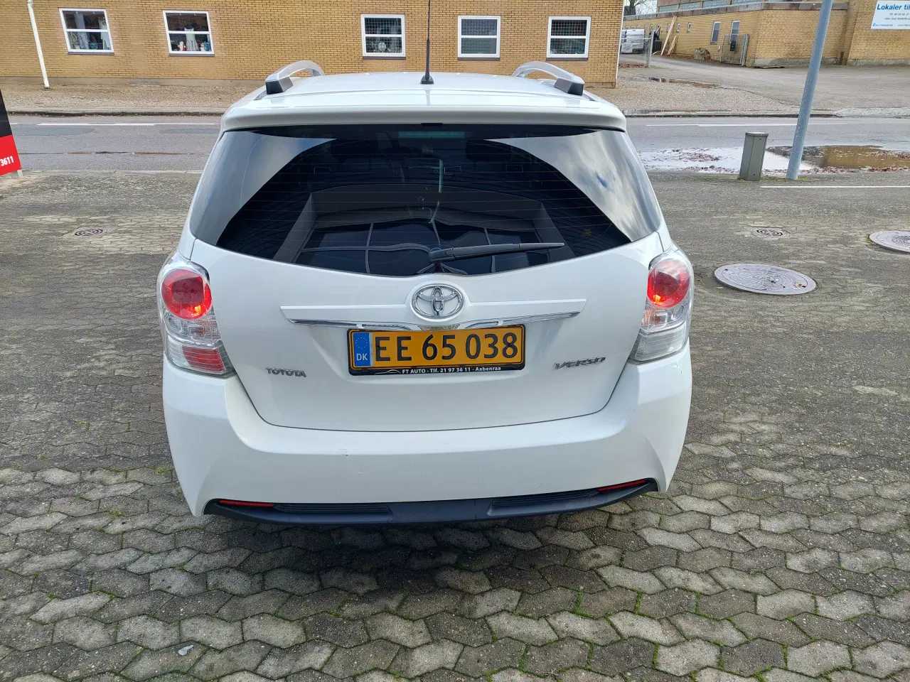 Billede 4 - Velkørende Sportsvan 1,6 D-4D med lavt km. tal.