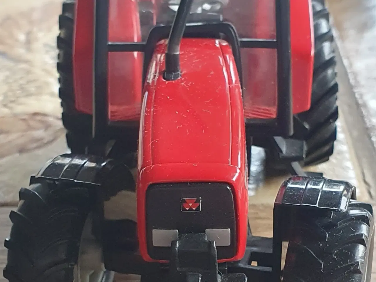 Billede 1 - Rød traktor