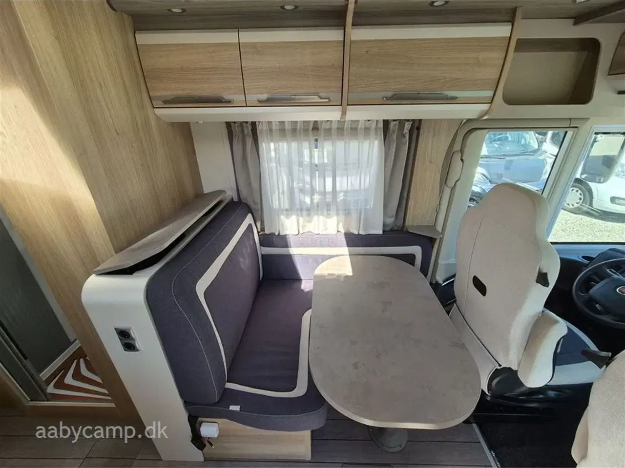 Billede 9 - 2018 - Knaus Sky I 650   Egoist Camper med god indretning. solceller. batteri. tv. el-markise. og el-trin.