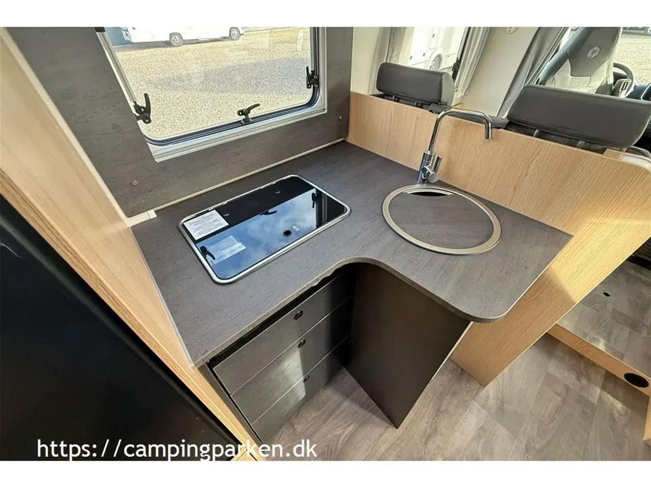 Billede 8 - 2026 - SunLight T 67 Adventure   Sunlights populære model med enkeltsenge, Adaptiv fartpilot, automatgear og sænkeseng