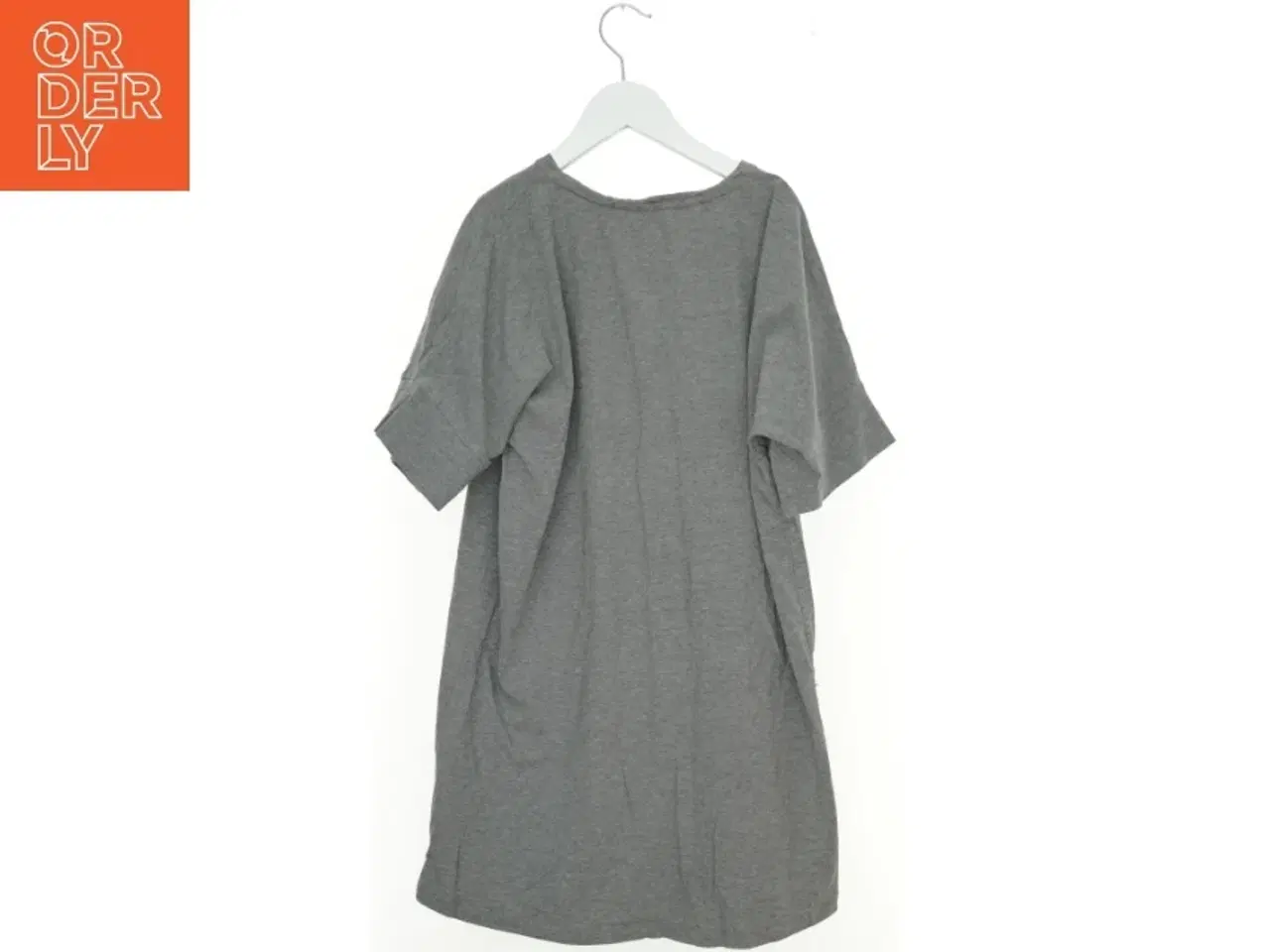 Billede 2 - T-Shirt kjole fra Pomp de Lux (str. 152 cm)