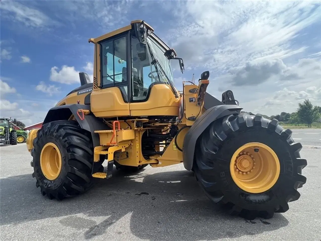 Billede 3 - Volvo L 70 H KUN 2400 TIMER OG NÆSTEN NYE TRAKTORHJUL!