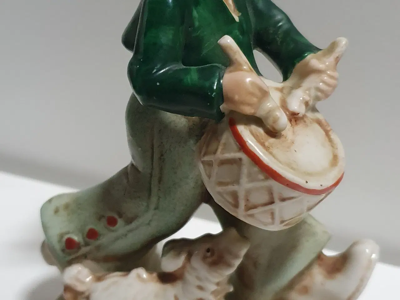 Billede 1 - Porcelænsfigur - Dreng spiller tromme