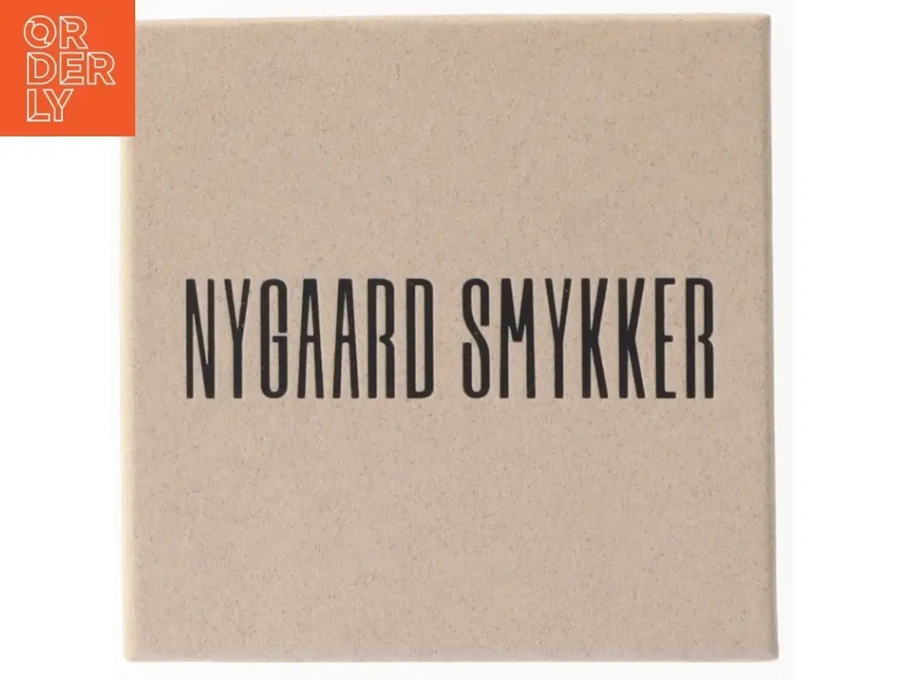 Billede 3 - Nygaard PYT armbånd - Messingarmbånd med indgravering fra Nygaard Smykker (str. 6,5 x 5 x 0,5 cm)