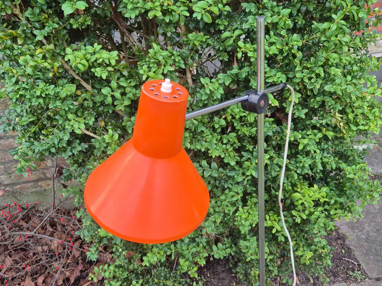 Billede 1 - Orange gulvlampe med skærm som på en arkitektlampe
