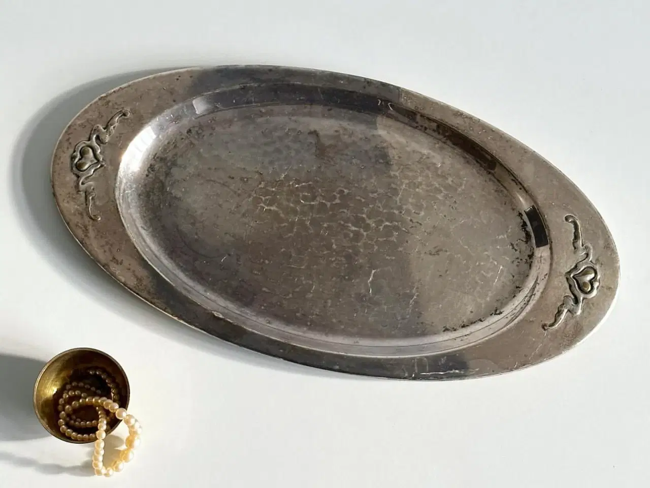 Billede 3 - Patineret metalbakke, sølvtone