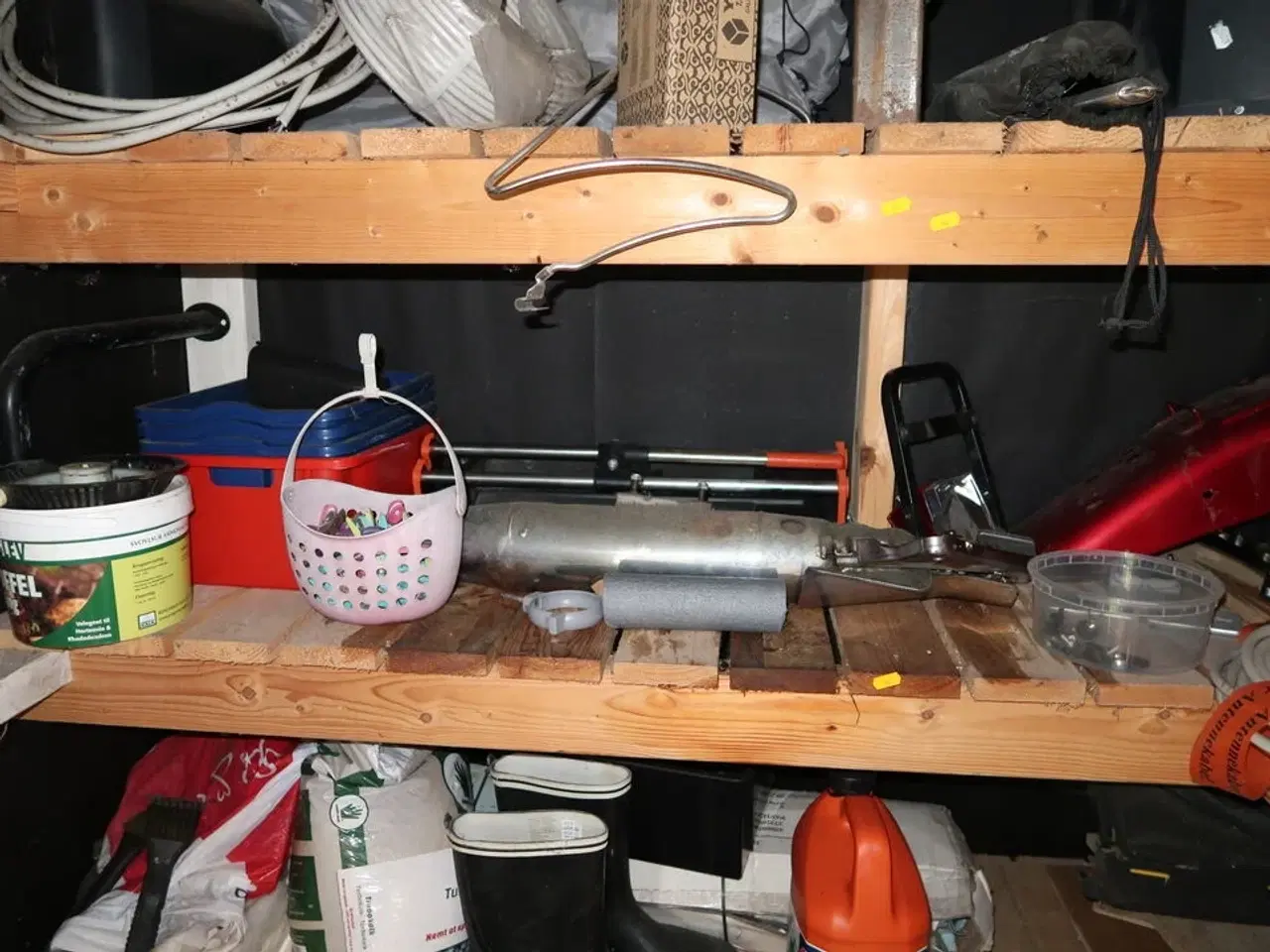 Billede 4 - Div. Værktøj, 2-taktsbenzin, plejemidler m.m.