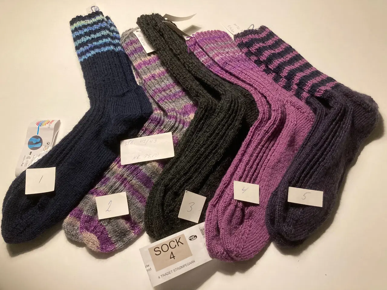 Billede 1 - Hjemmestrikkede sokker