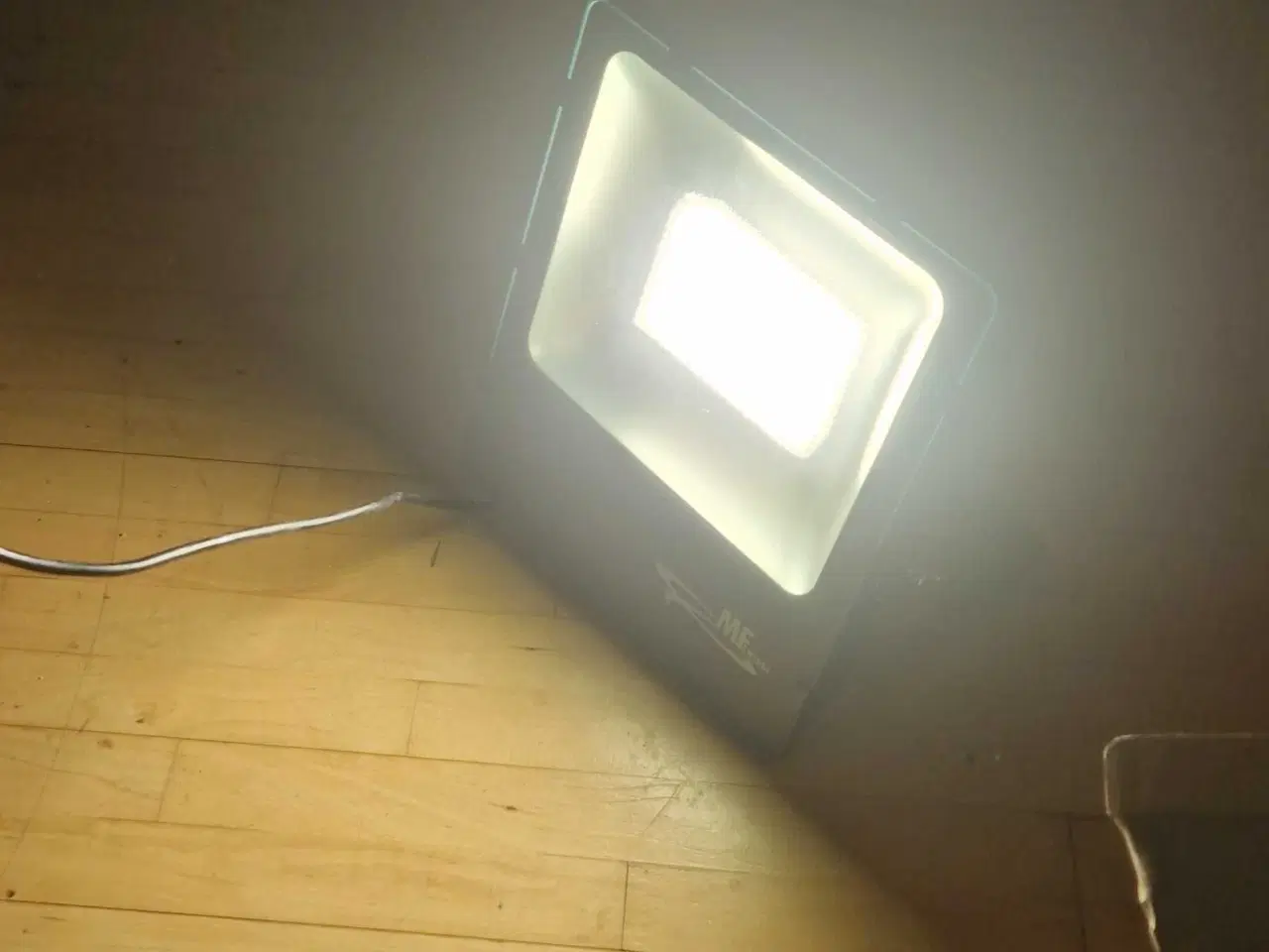 Billede 4 - Kraftig projektor/lampe