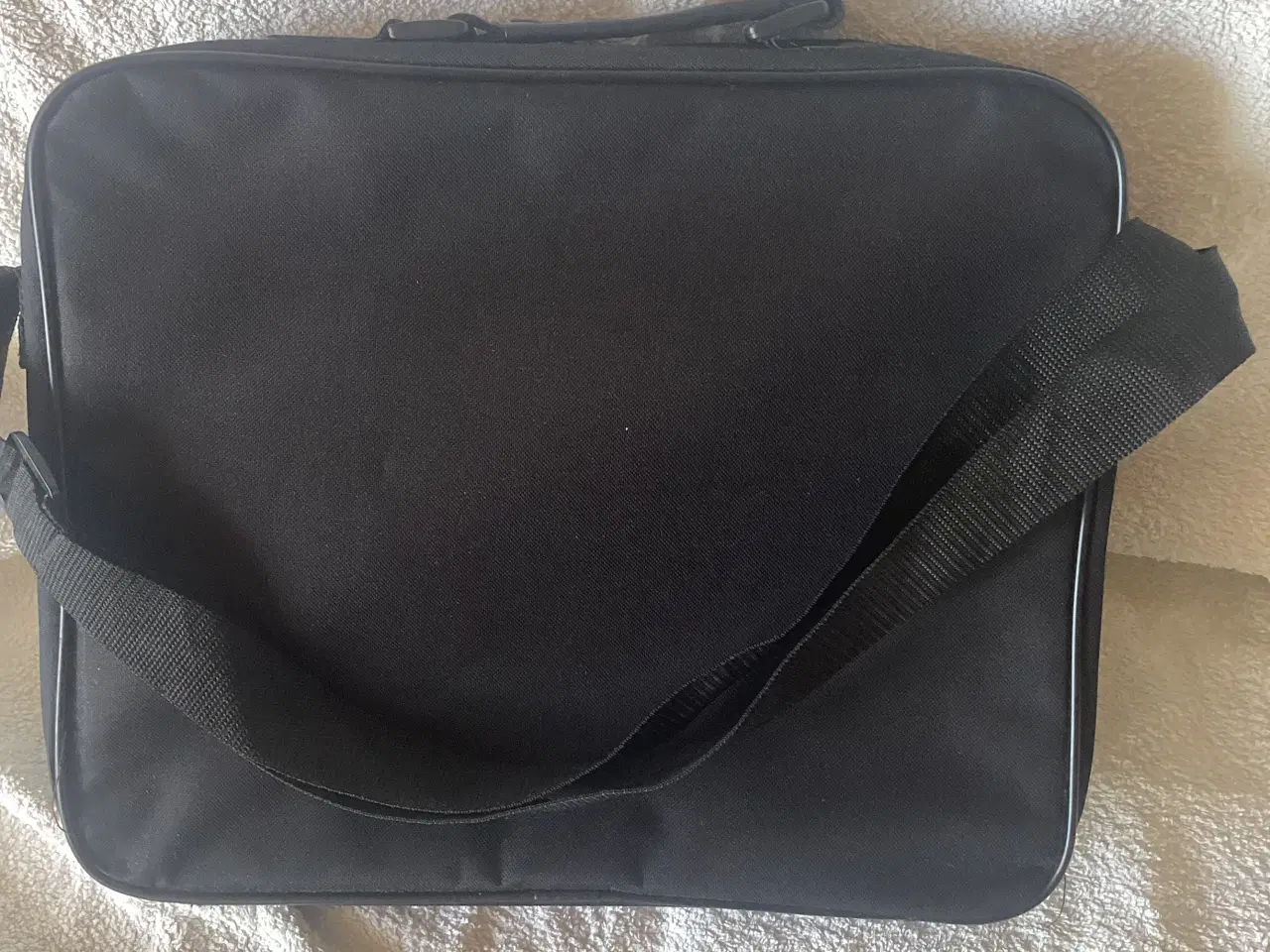 Billede 5 - Computertaske med skulderrem
