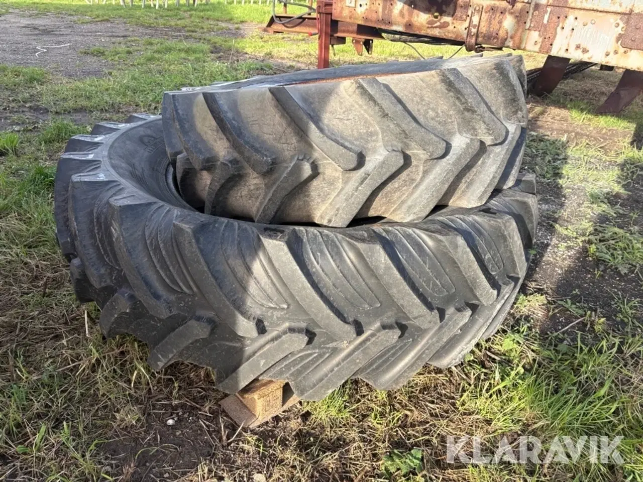 Billede 2 - Dæk og hjul 14.9 R24 og 18.4 R38 2 styk
