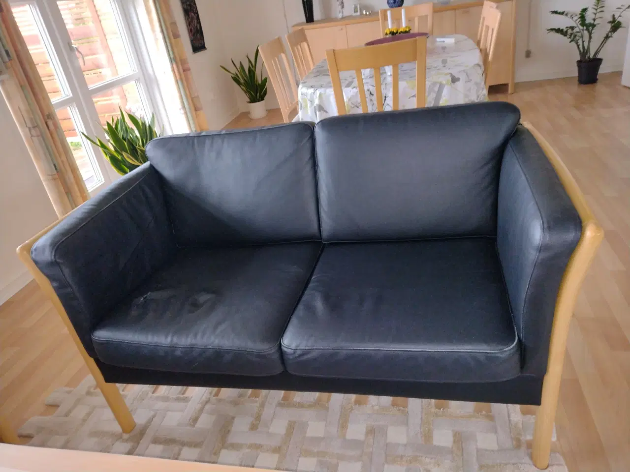 Billede 1 - Lædersofa sort. 2 personers.