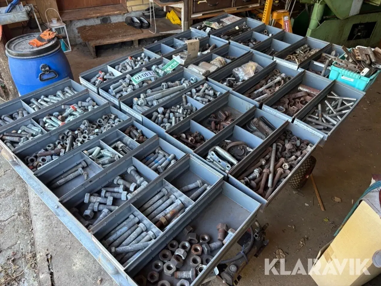 Billede 4 - Lot med bolte, hængsler og diverse 28 kasser