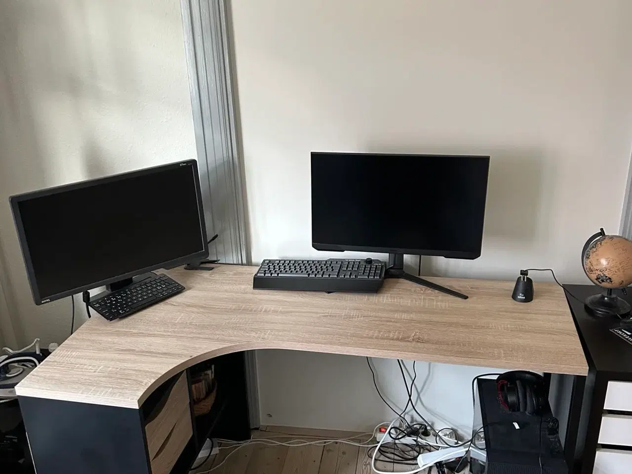 Billede 4 - Hjørneskrivebord med opbevaring – flot og praktisk