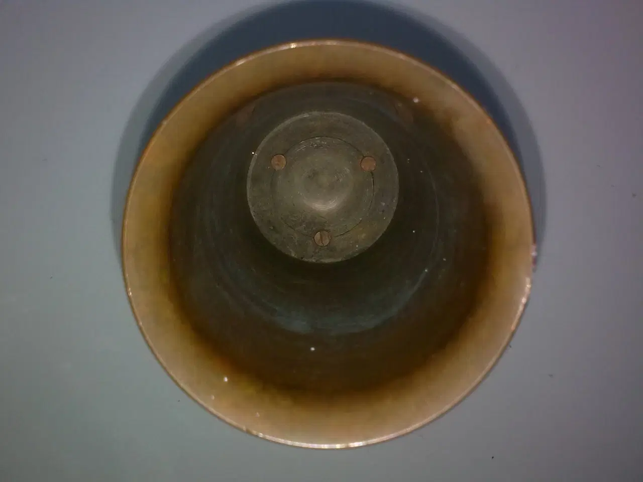 Billede 10 - Granathylster vase med nittet fod