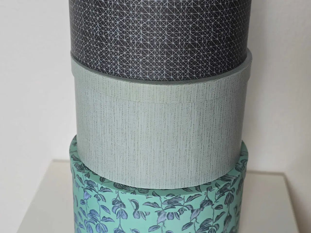 Billede 6 - Træramme, 3Stk runde kasser i forskellige farver 