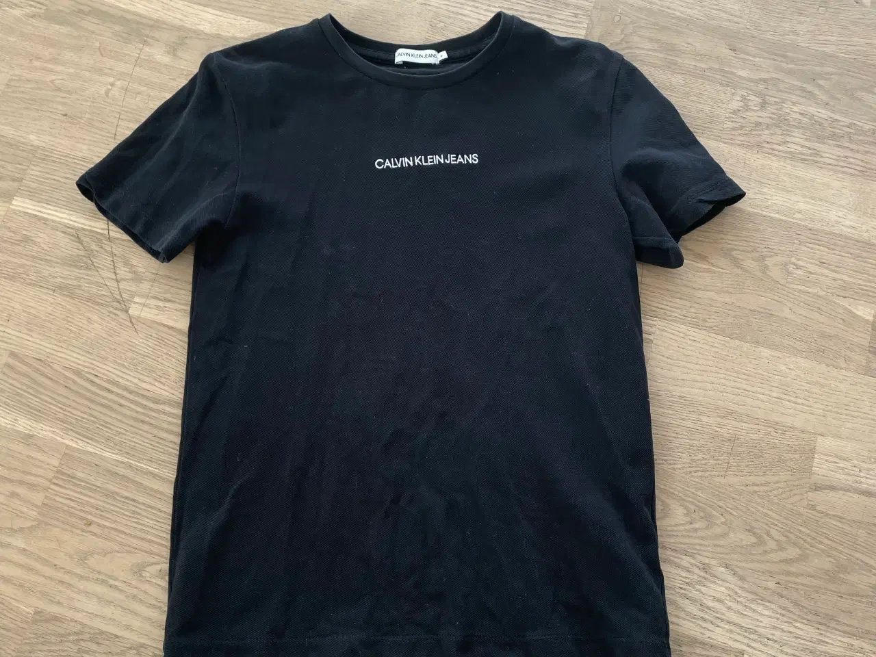 Billede 1 - Sort t-shirt fra Calvin Klein str. 12år