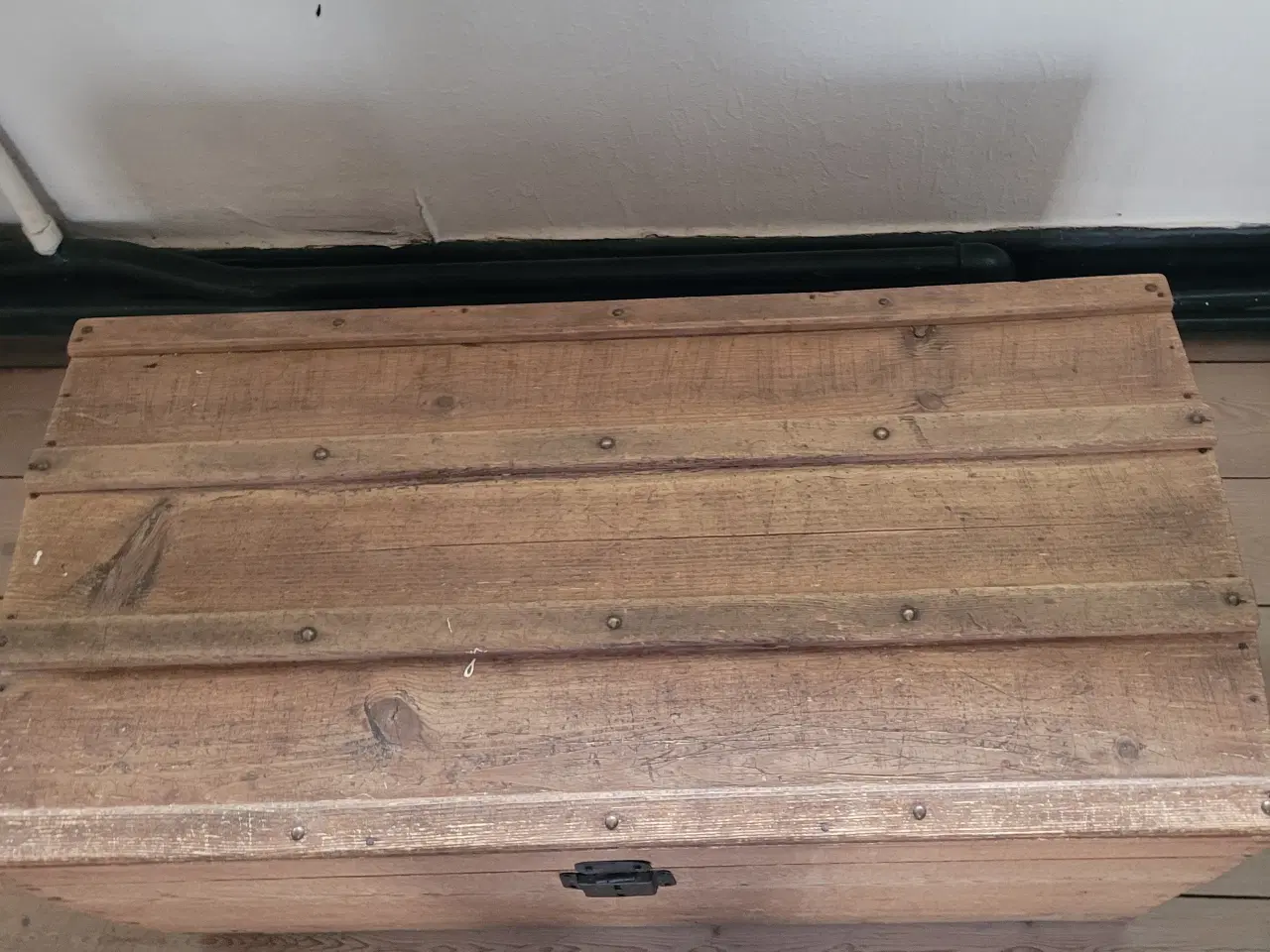 Billede 3 - Meget gammel kiste i egetræ