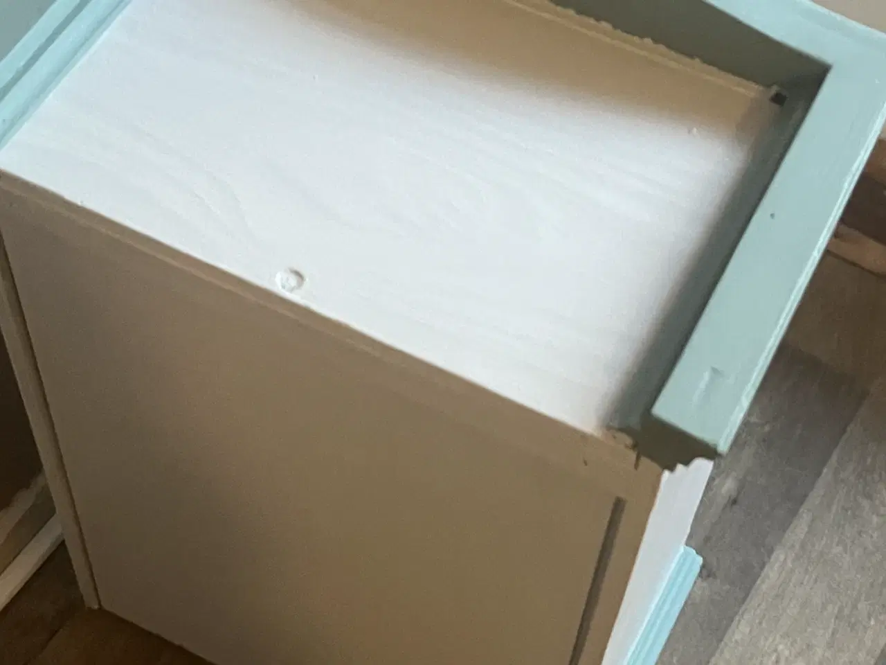 Billede 4 - Pæn Vægskab i klassisk stil 