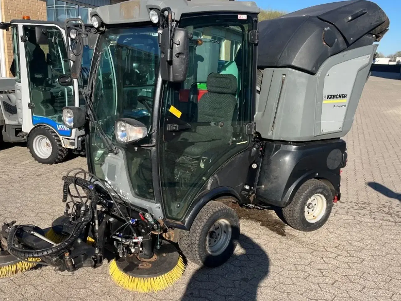 Billede 2 - Kärcher MIC- C Multimaskine med feje suge anlæg