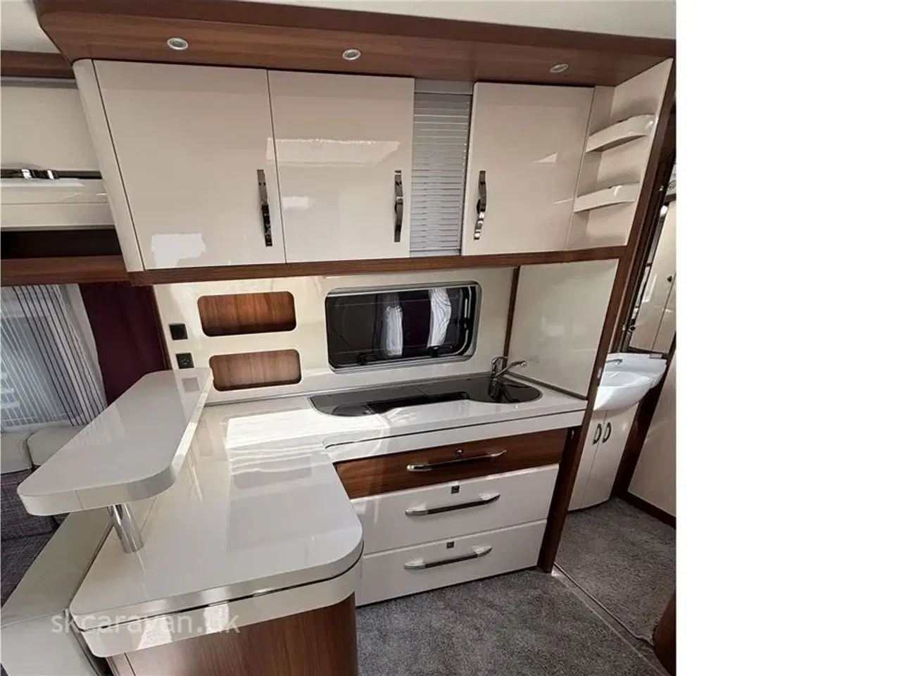 Billede 4 - 2018 - Hobby Excellent 560 CFe "50 YEARS"   Pæn og velholdt campingvogn, med meget udstyr