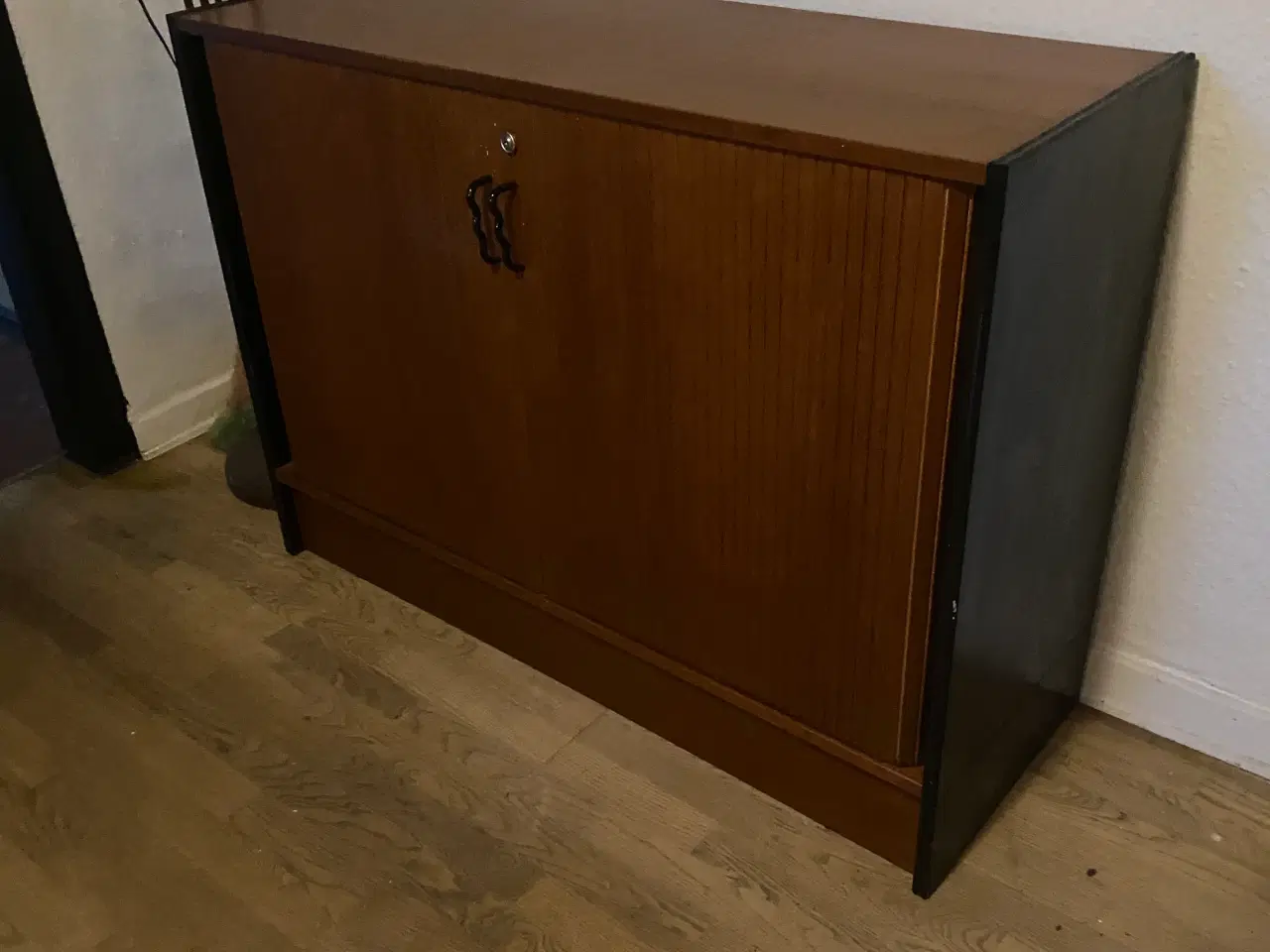 Billede 2 - Ældre kirsebær kommode med rulle låger 