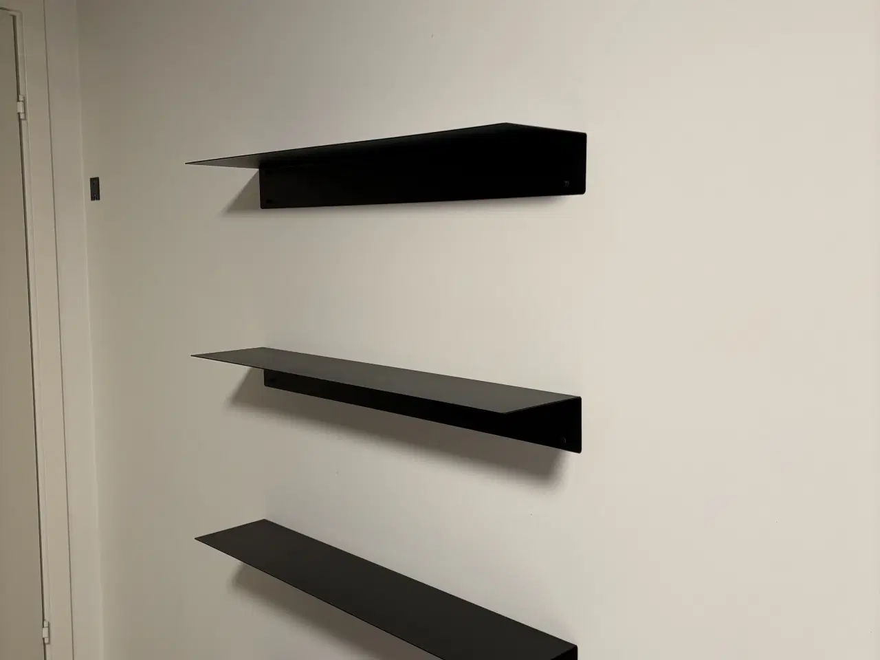 Billede 1 - Hylder i sort stål