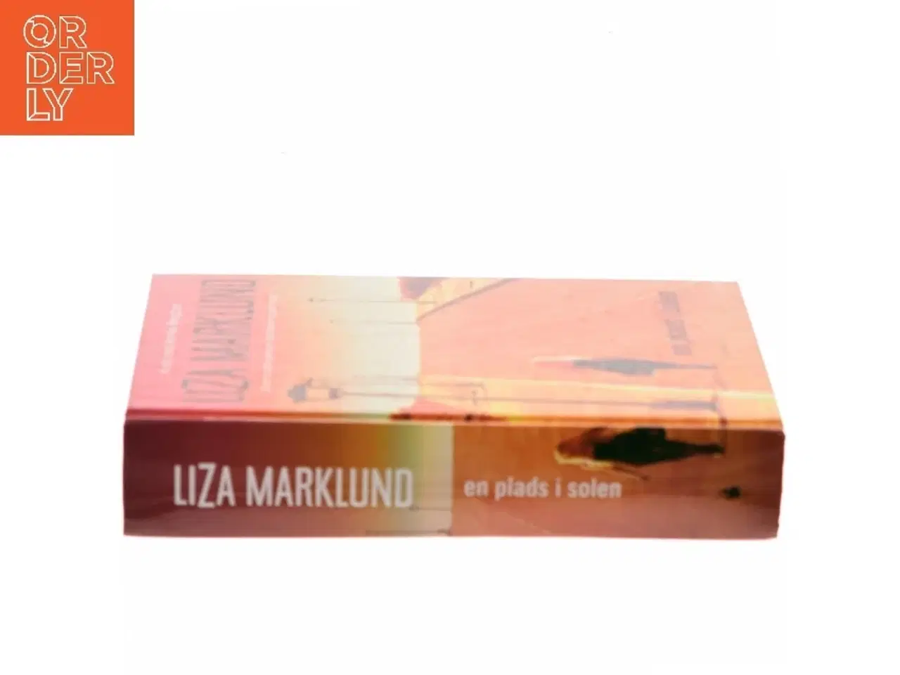 Billede 2 - En plads i solen : krimi af Liza Marklund (Bog)