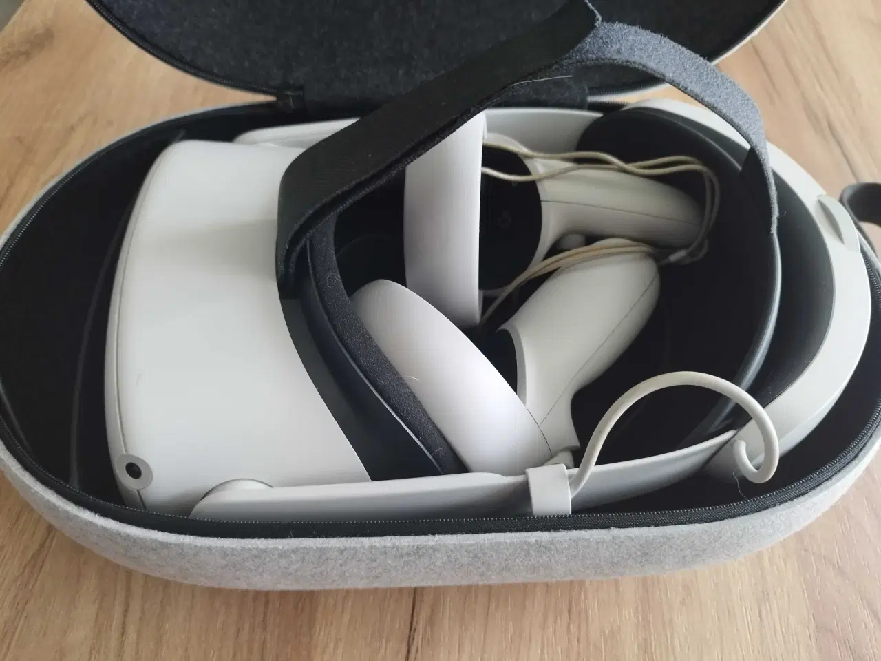 Billede 2 - Quest 2 VR Headset Hvid med bæreetui