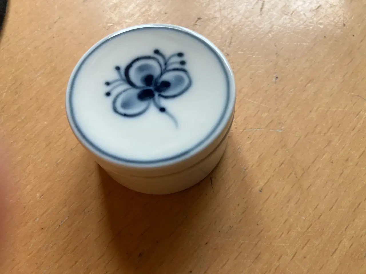 Billede 1 - Pilleæske med låg Royal Copenhagen nr. 4724