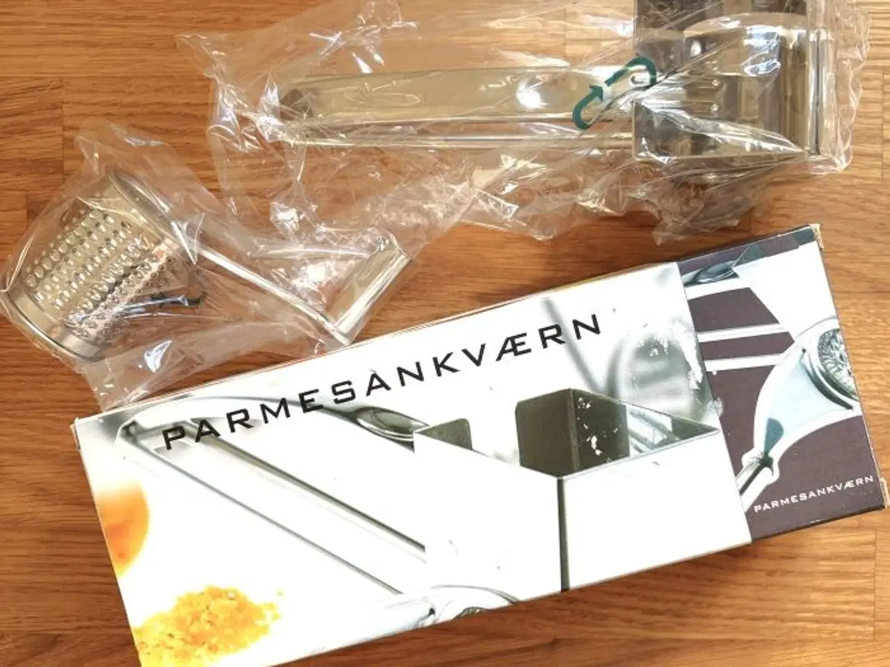 Billede 1 - Parmesankværn i stål. Helt ny!