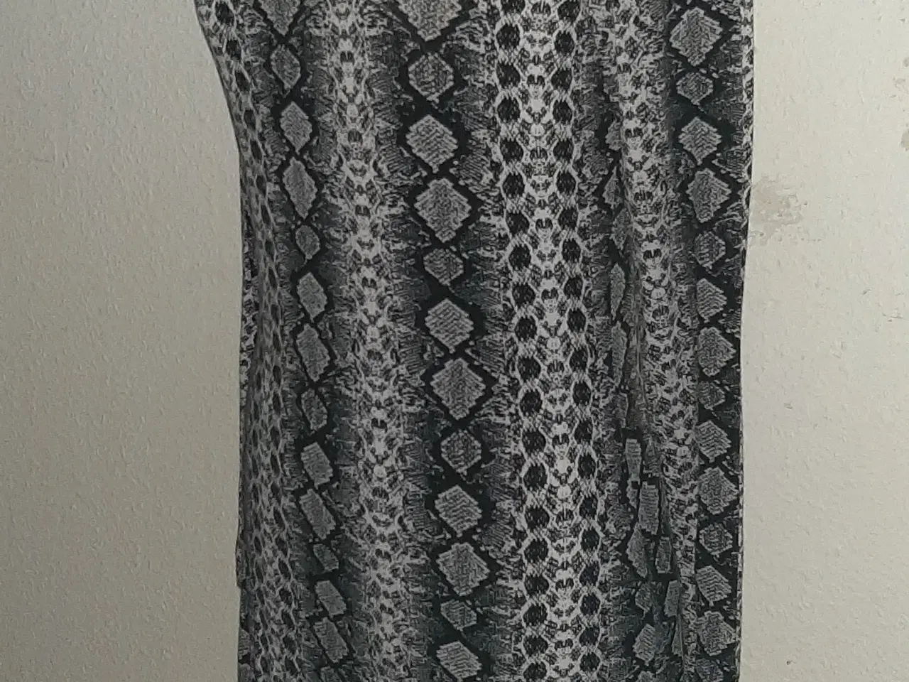 Billede 5 - Kjole-Bodycoon. Med snakeprint/Størrelse : Medium