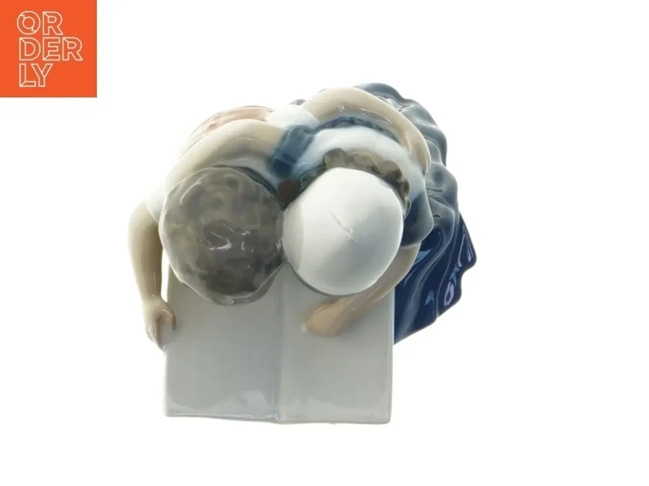 Billede 4 - Porcelænsfigur med bøgende børn fra Royal Copenhagen (str. 10,5 cm)