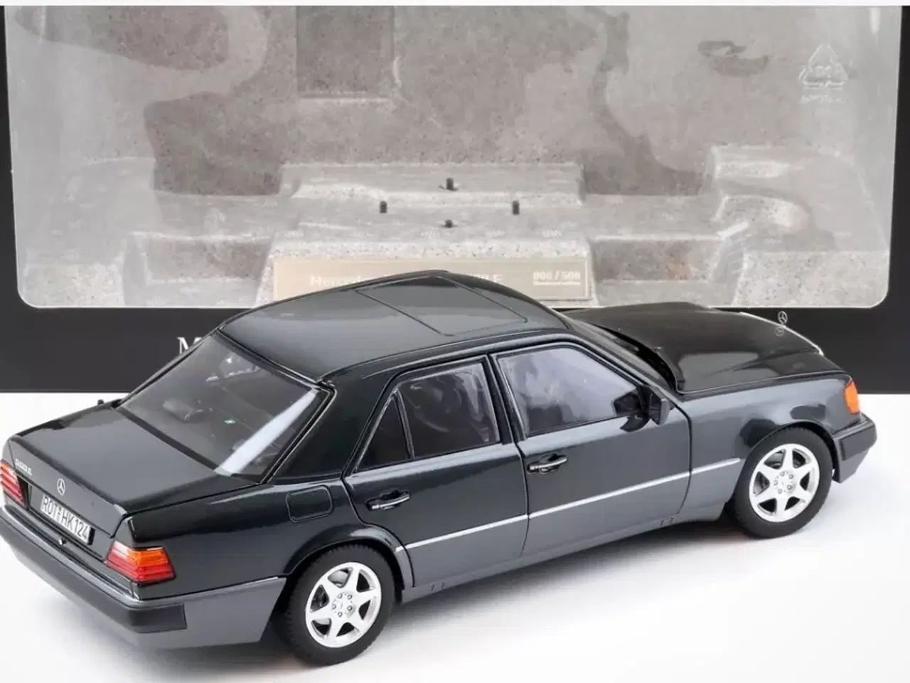 Billede 2 - 1:18 Mercedes E500 W124