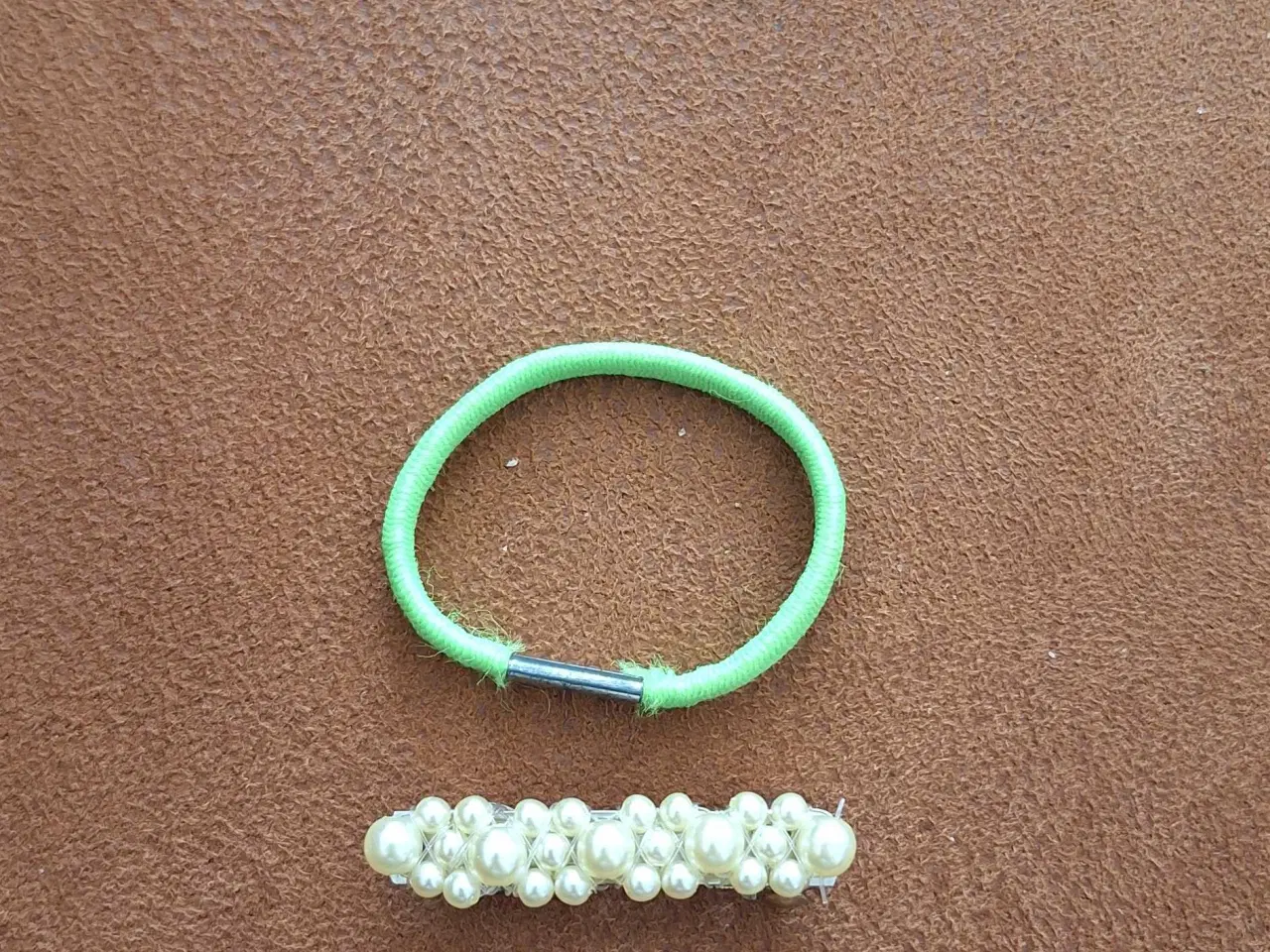 Billede 1 - Hårspænde med perler 