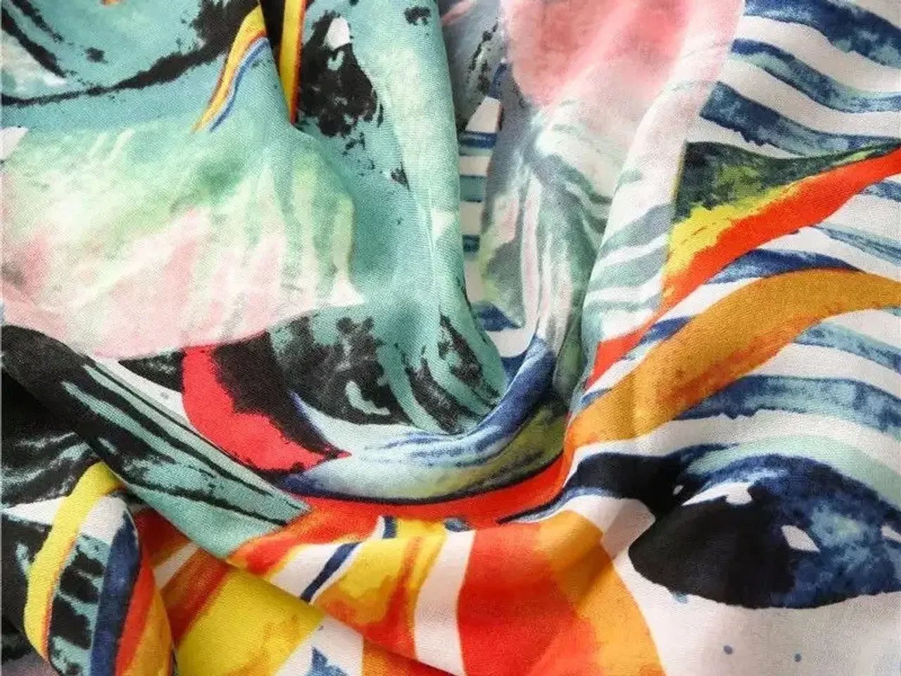 Billede 4 - Devora lækkert multifarvet tørklæde med kvaster