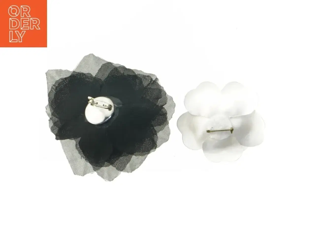 Billede 2 - To stofblomster brocher (str. Ø 13 og 9 cm)