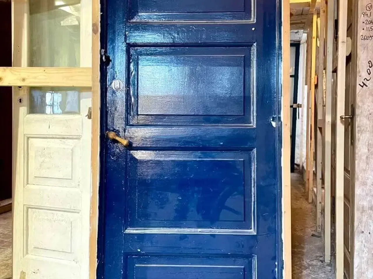 Billede 2 - Venstrehængt, original opgangsdør m. karm