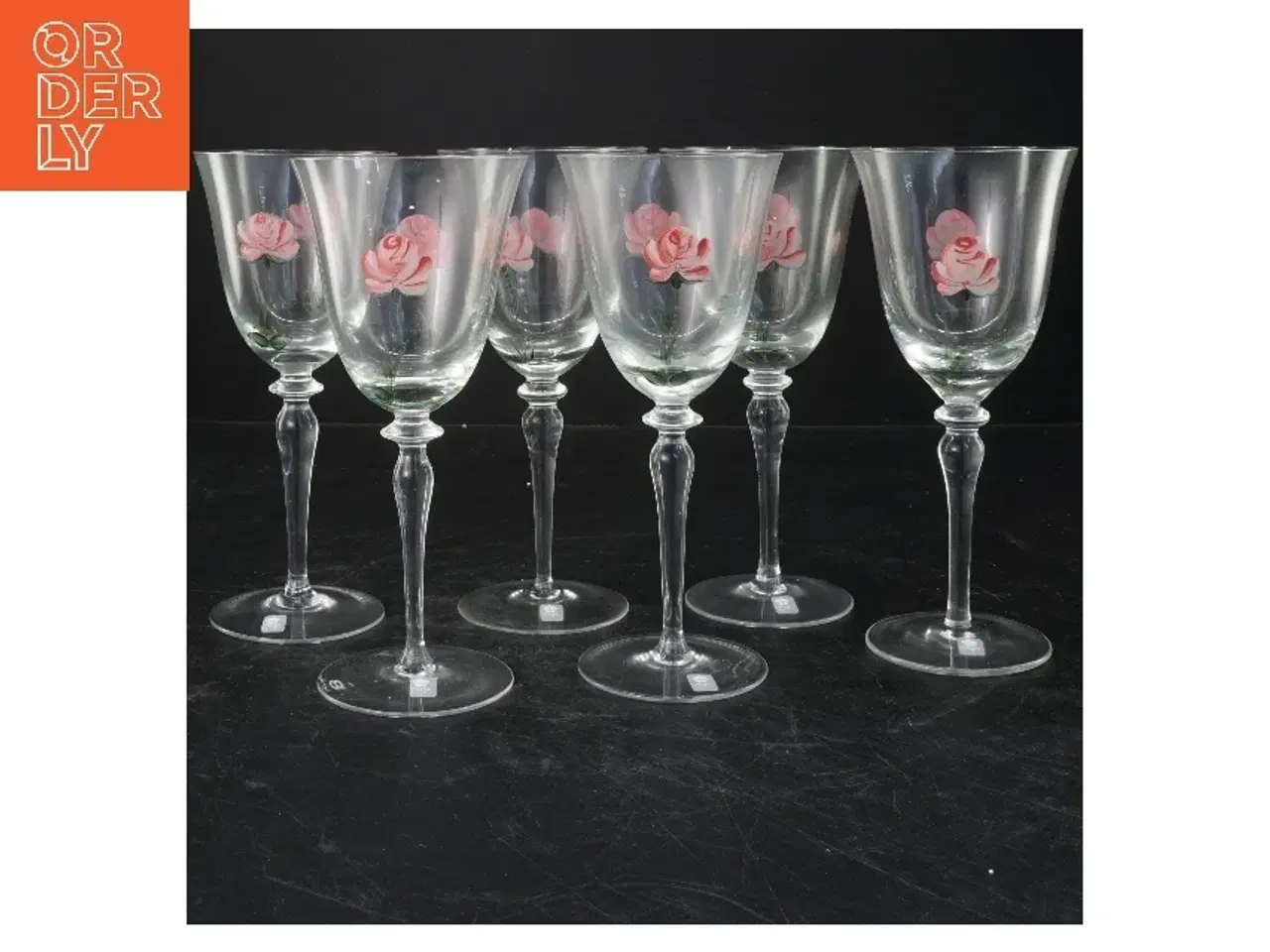 Billede 1 - Vinglas med rosedesign (str. 18,5x8,5 cm)