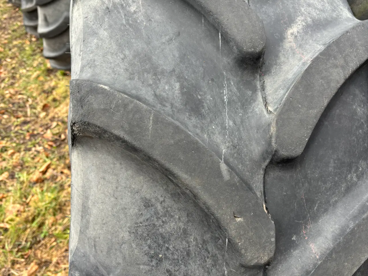 Billede 3 - Traktordæk, forhjul, med New Holland fælge 28"