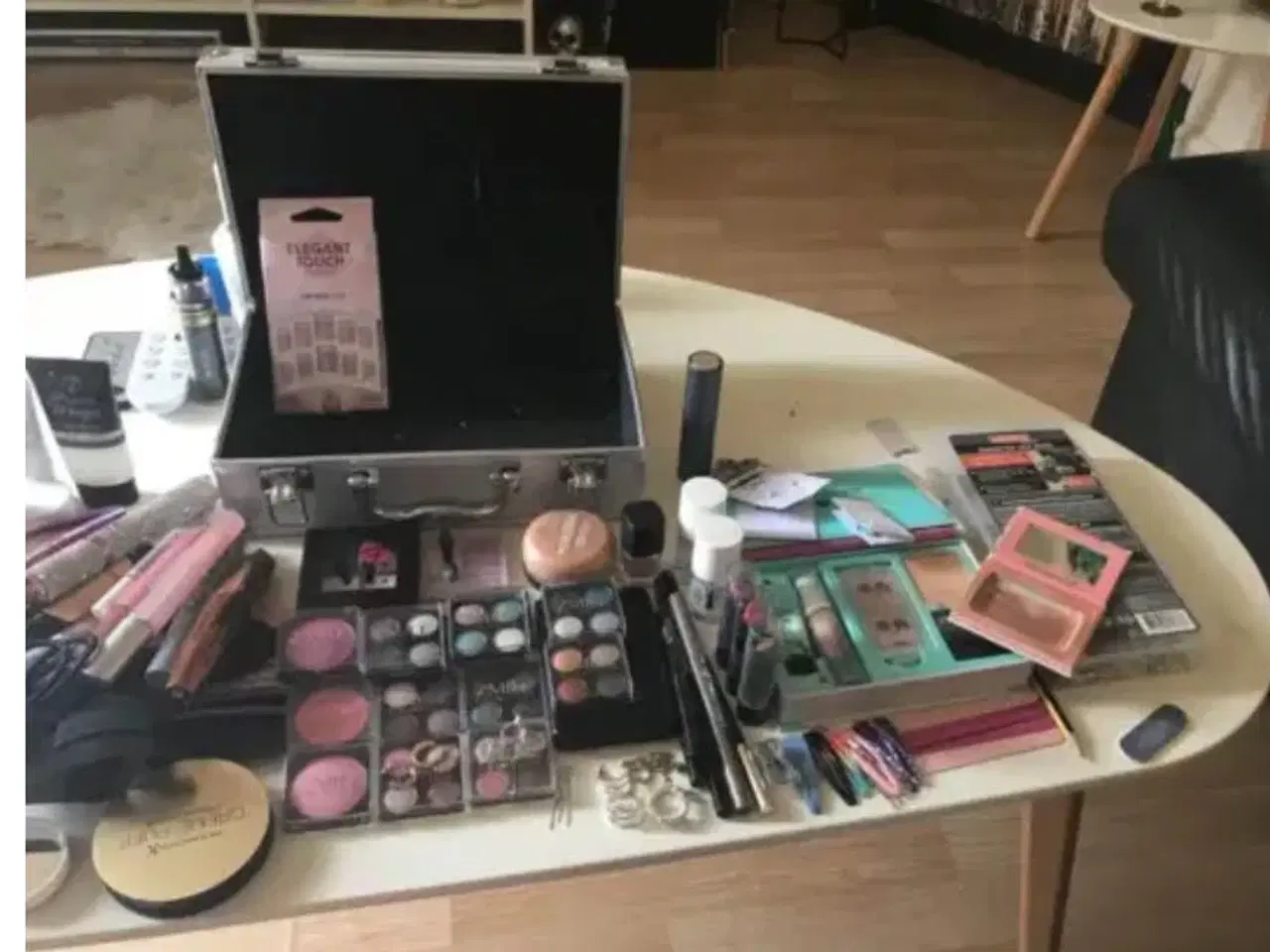 Billede 5 - Extensions nye og make up, alt er nyt såbyd gerne 